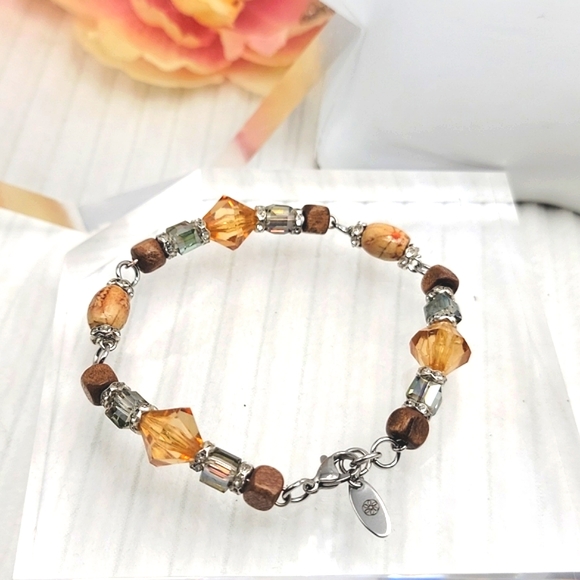 Amber Woodland Jewelry Set for Women includes Necklace, Bracelet & Earrings - Picture 5 of 11